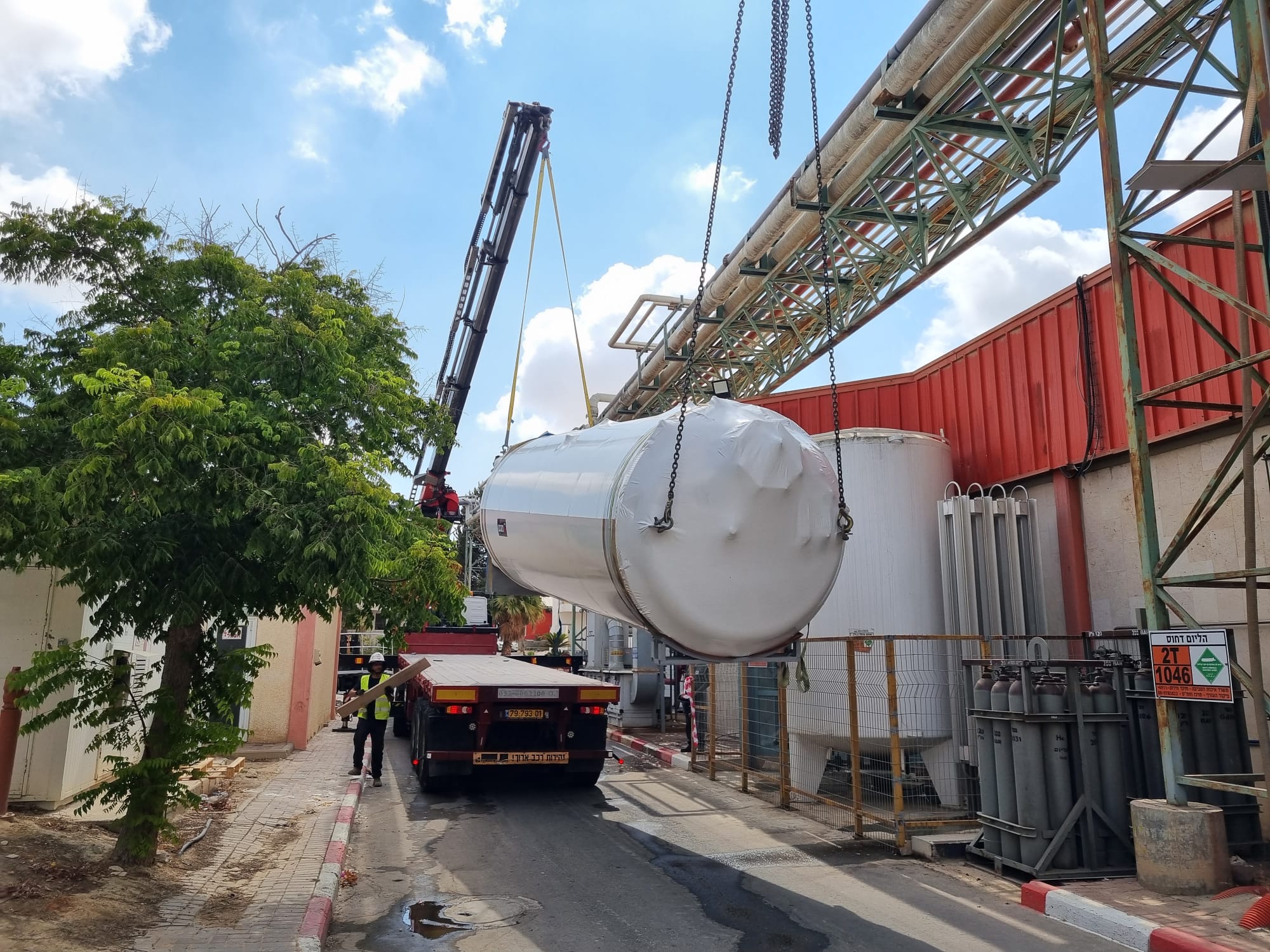 תיעוד מפרויקט של און ליין אריזות ושינוע