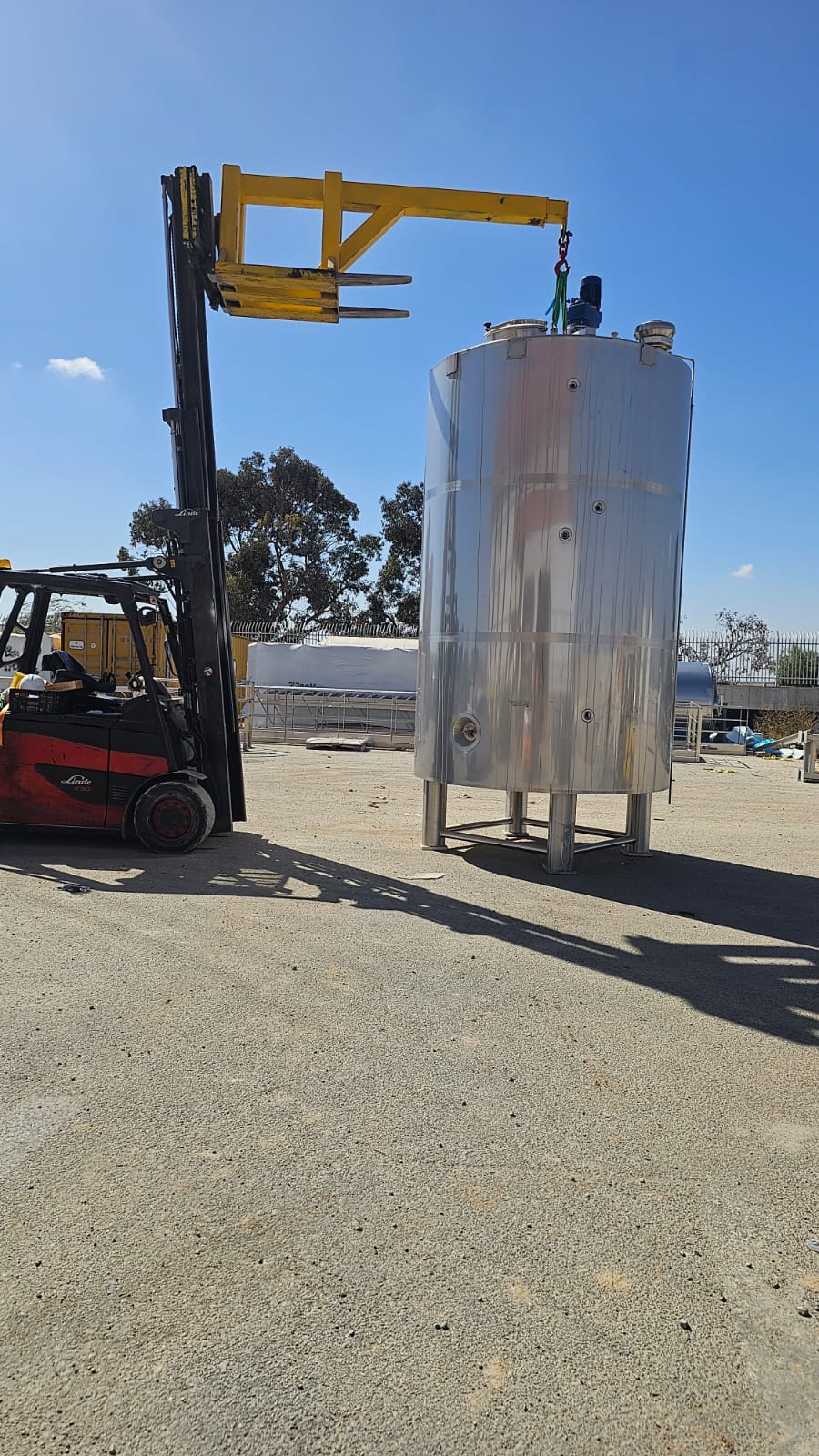 תיעוד מפרויקט של און ליין אריזות ושינוע