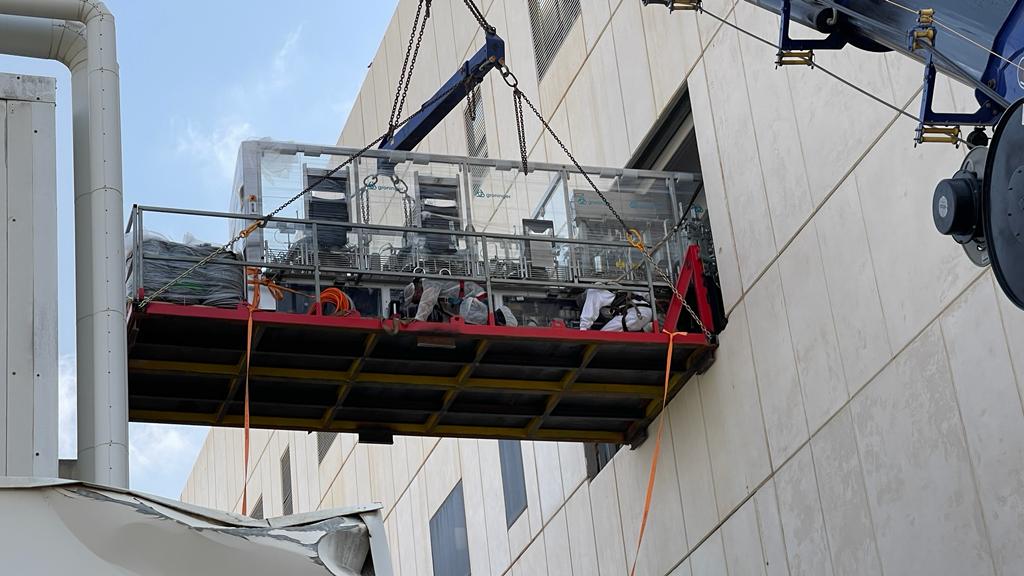 תיעוד מפרויקט של און ליין אריזות ושינוע